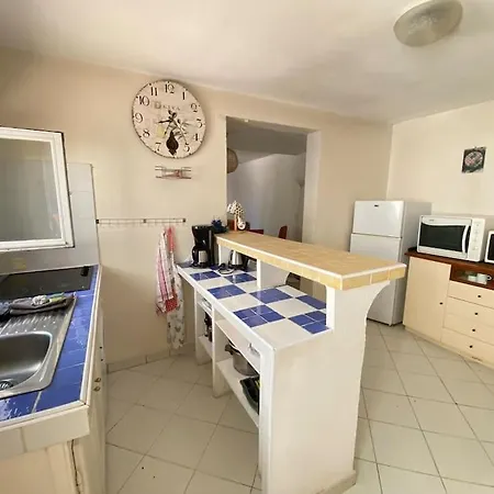 06av2 - Maisonnette Au Calme Avec Piscine