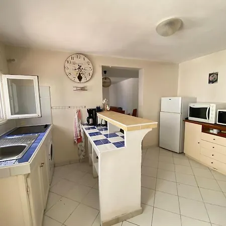 06av2 - Maisonnette Au Calme Avec Piscine *