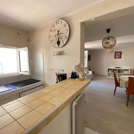 06av2 - Maisonnette Au Calme Avec Piscine