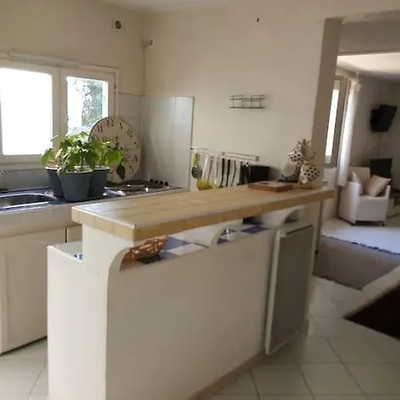 06av2 - Maisonnette Au Calme Avec Piscine Apartman