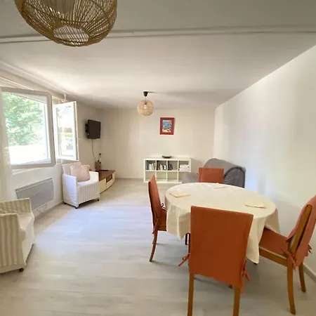 06av2 - Maisonnette Au Calme Avec Piscine *